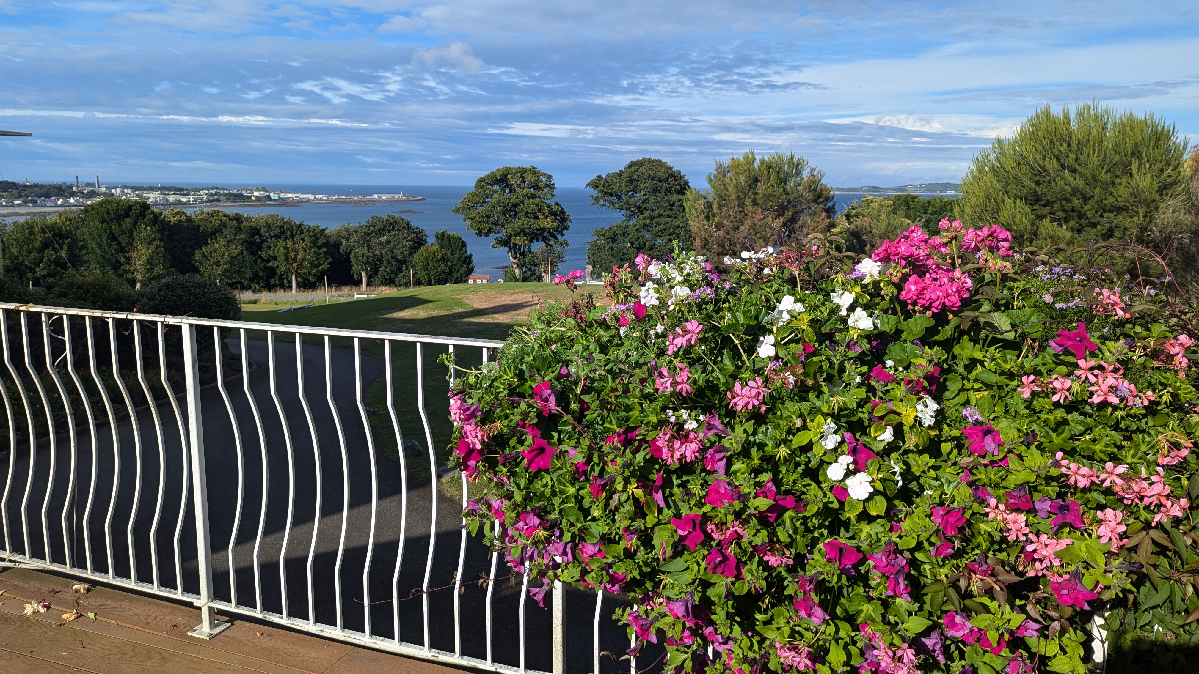 Les Cotils, Guernsey (Garten und Blick)